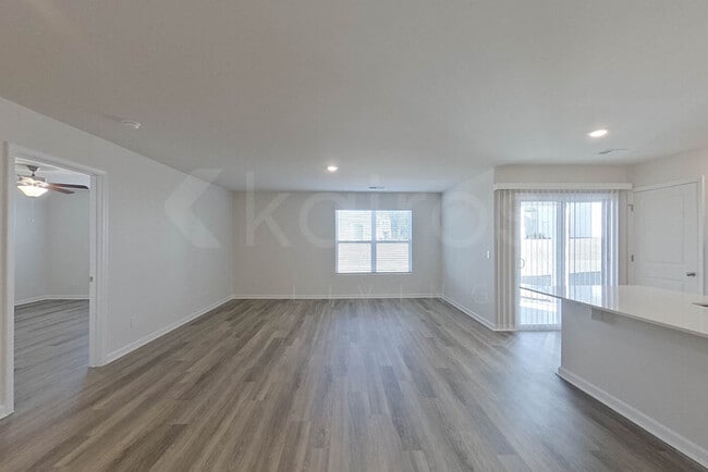 Photo - 129 Overstreet Way