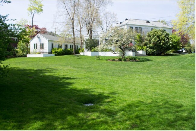 Photo - 17 Copperbeech Ln