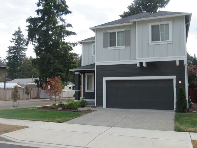 Large 5 bedroom, 2.5 bath home in Covington - Large 5 bedroom, 2.5 bath home in Covington