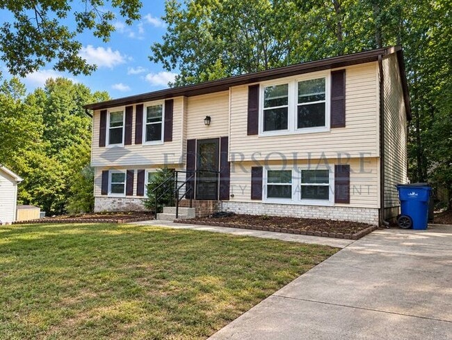 Cozy 4-Bed / 2-Bath Home with Main-Level Bedrooms, Large Backyard & Corner Lot , Near Shelley Lake