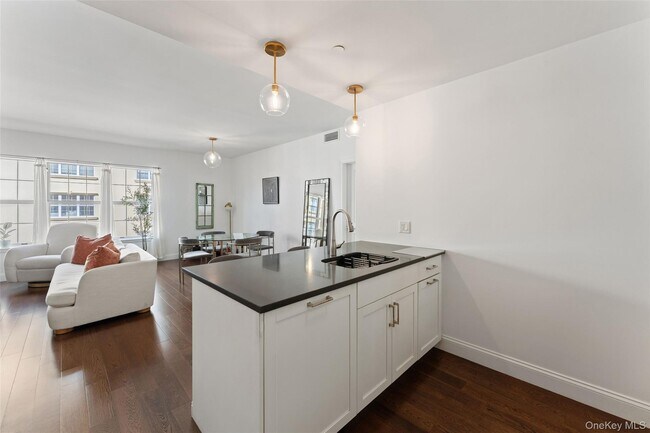 Photo - 10 Byron Pl Unit 504