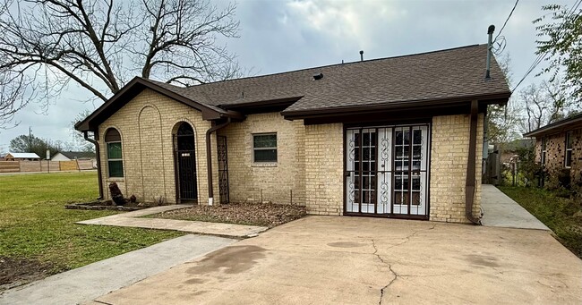 Building Photo - 812 Avenue M