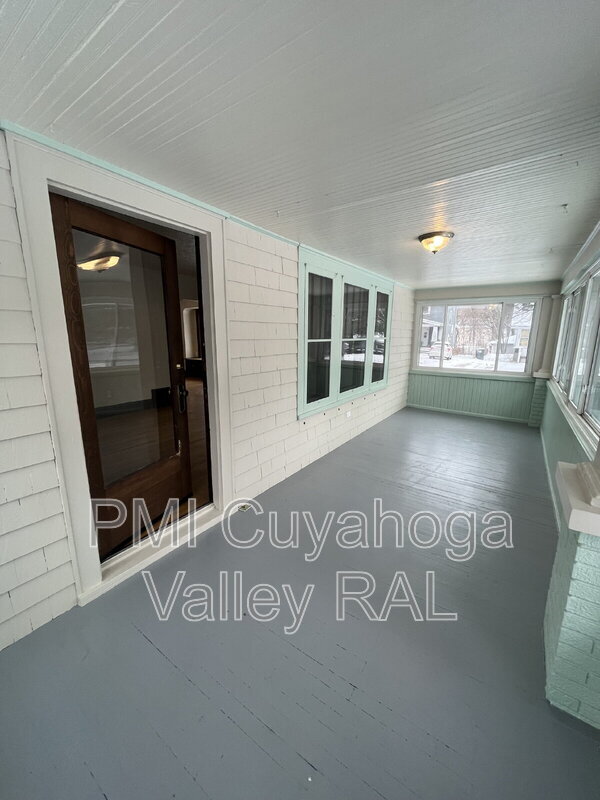 Photo - 165 Colony Crescent