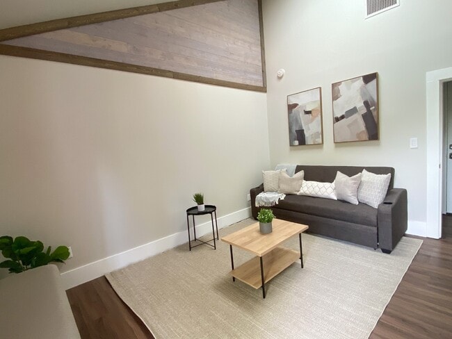 Photo - 207 W 28th St
