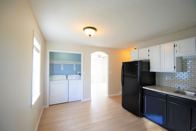 Laundry - 658 Capon St Townhome