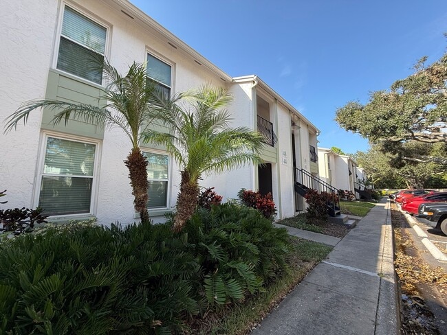 6237 S Manhattan Ave Unit 14