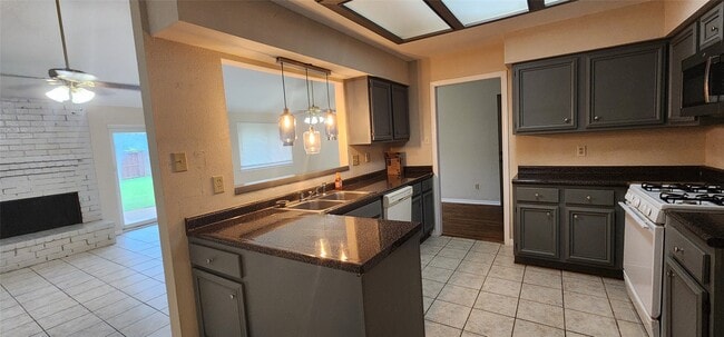 Building Photo - 15215 Ensenada Dr