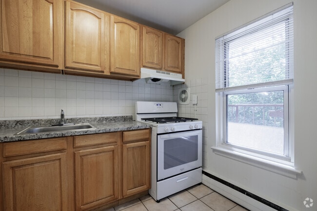 1BR, 1BA - 700SF