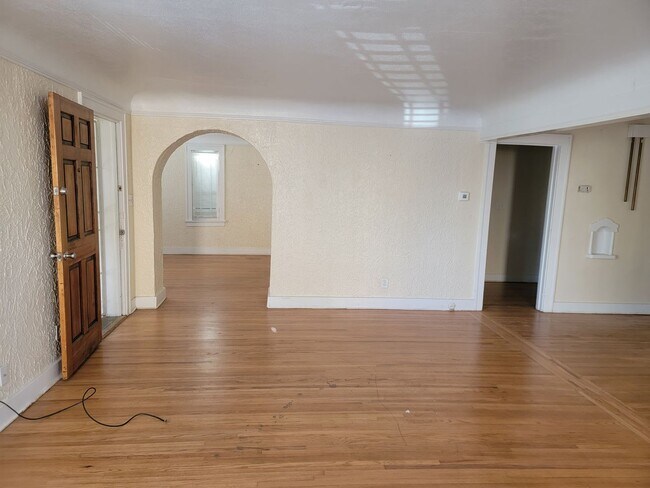 Photo - 2 BEDROOM AND 1 BATH NEXT TO UNM CAMPUS