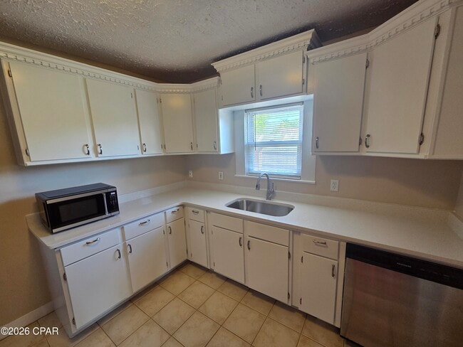 Photo - 1525 Oak Ave