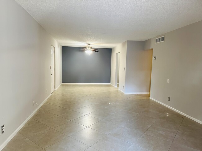 Photo - 9875 Pineapple Tree Dr Unidad 205