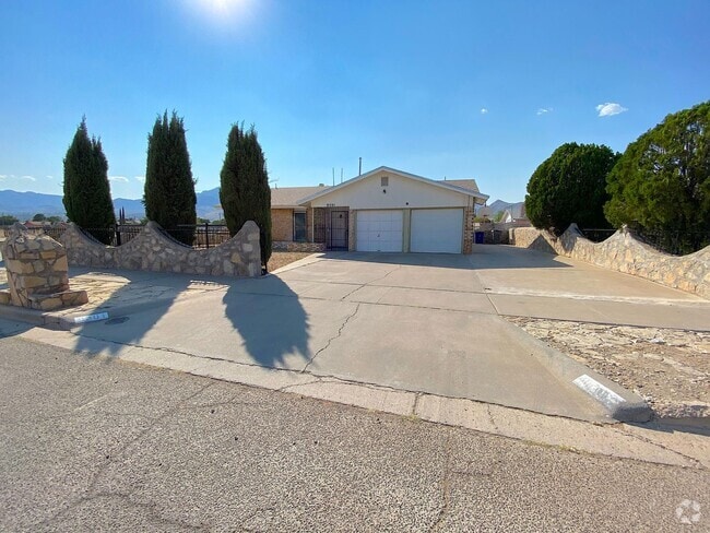 Building Photo - Northeast El Paso 3 Bed Refrig A/C Rental
