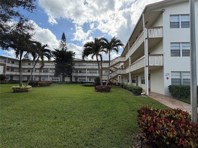 Building Photo - 95 Mansfield C Unit 95