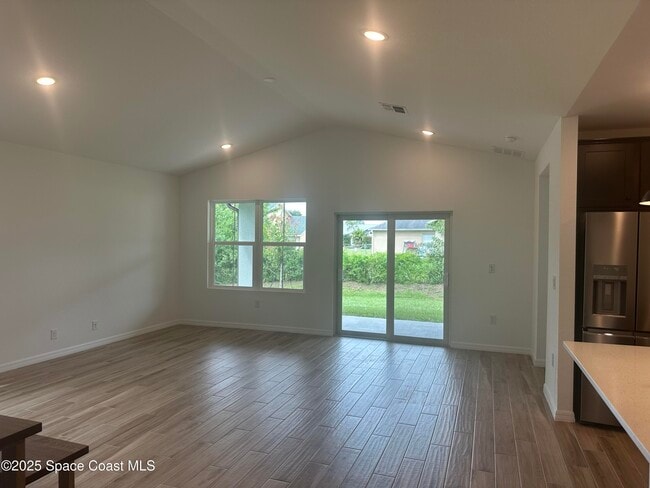 Photo - 712 Donau Ave NW