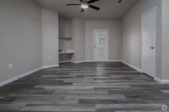 2BR, 2BA - 1150SF Living Room