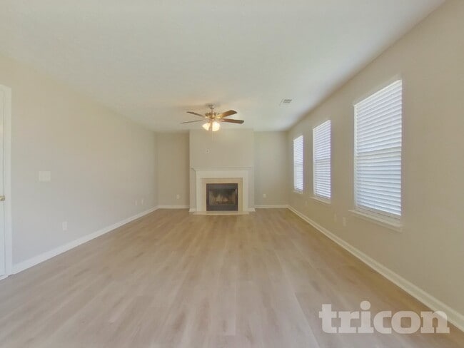 Photo - 1621 Royal Ives Dr SE