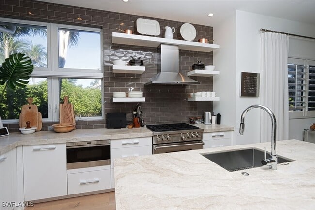 Photo - 675 2nd St S