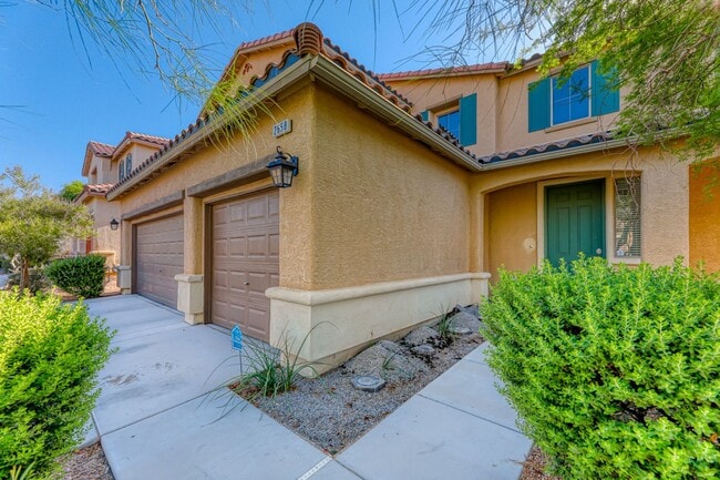 Photo - 4 Bed / 3 Bath Home with Loft, Downstairs Bedroom & 3 Car Garage – Sunrise Highlands