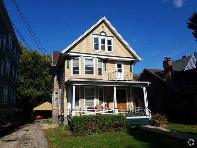 Building Photo - 1044 Spaight St Unit 1 Rental