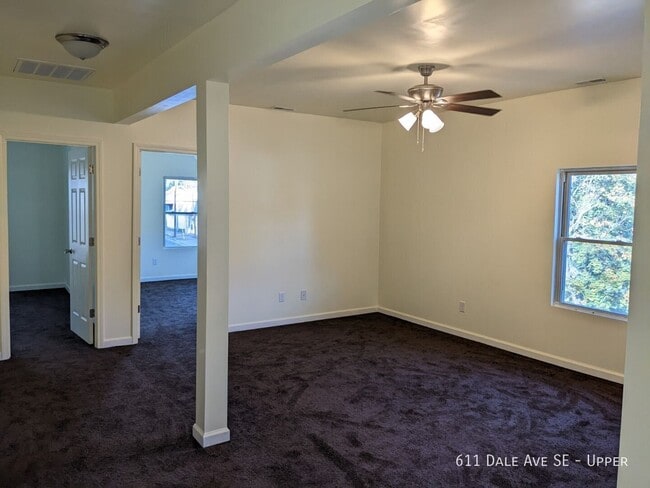 611 Dale Ave SE Unit Upper
