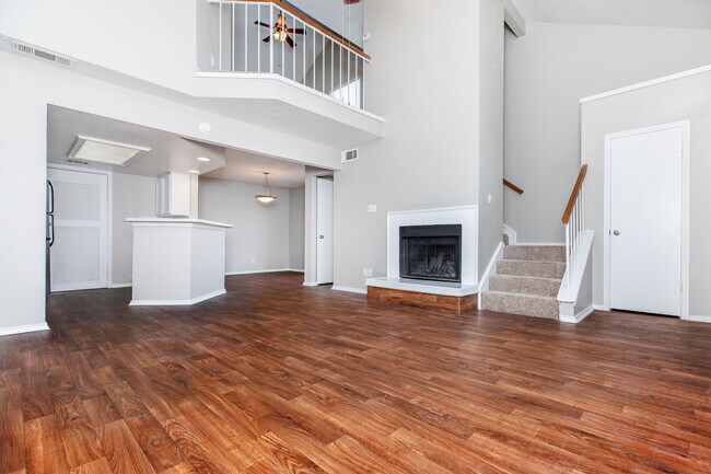 Building Photo - Plano Park Townhomes