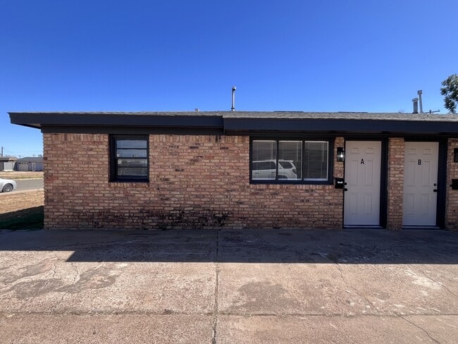 Building Photo - 705 47th St