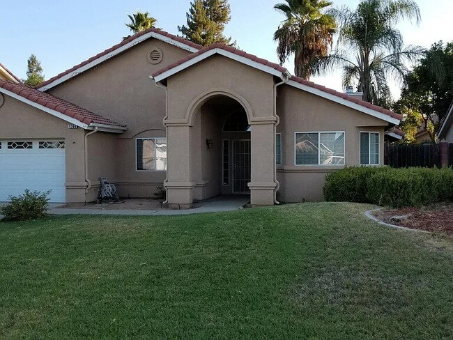 Building Photo - 3 bedroom 2.5 bath home.
