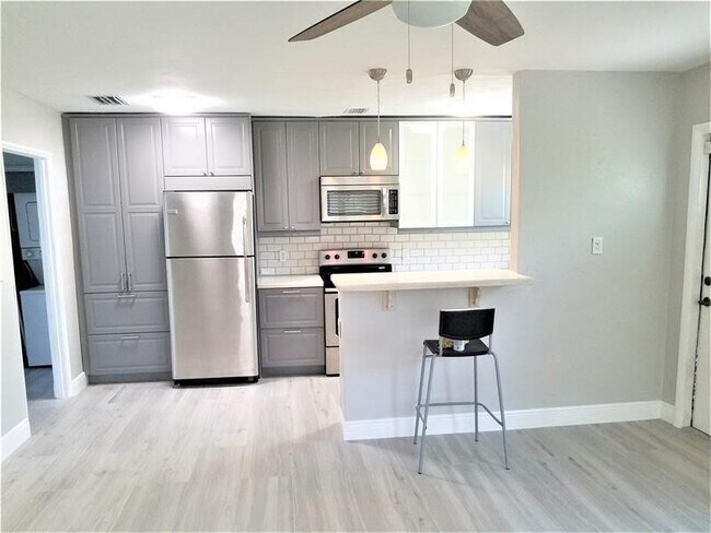 1123 N 17th Ave