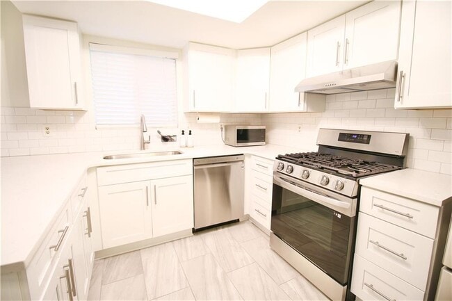 Photo - 34 Little Silver Ct