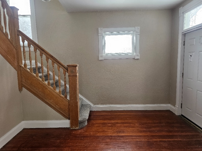 Photo - 107 S Hawley St