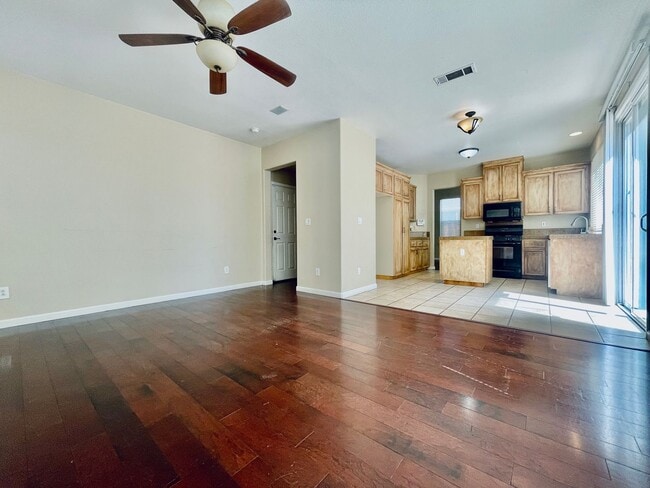Photo - Beautiful 6 Bed, 3 Bath on court in Brentwood