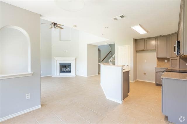 Building Photo - 2012 Meadow View Dr Rental