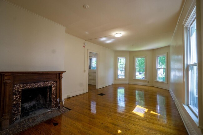 Photo - AVAIL 6/1/26 - Charming 5 bedroom Home wit...
