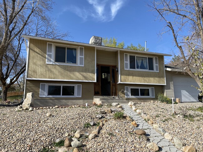Photo - 1137 E Webster Dr House