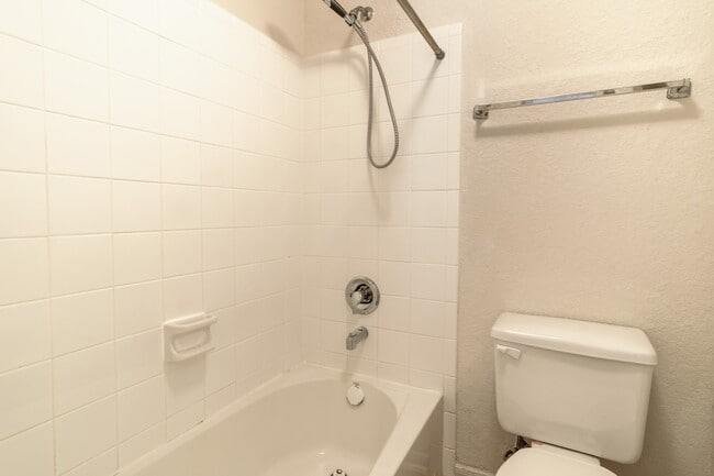 Photo - 2918 Five Oaks Dr