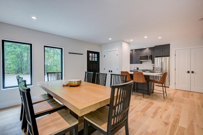 Building Photo - 22 Pudding Pond Dr Unit 1 Rental