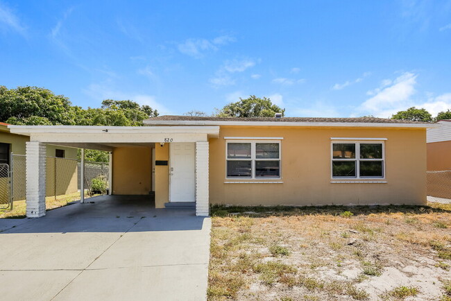 Photo - 820 S D St House