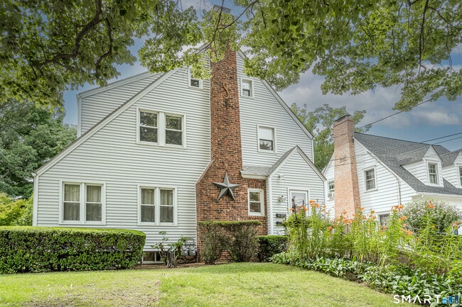 Photo - 300 Hubbard Ave