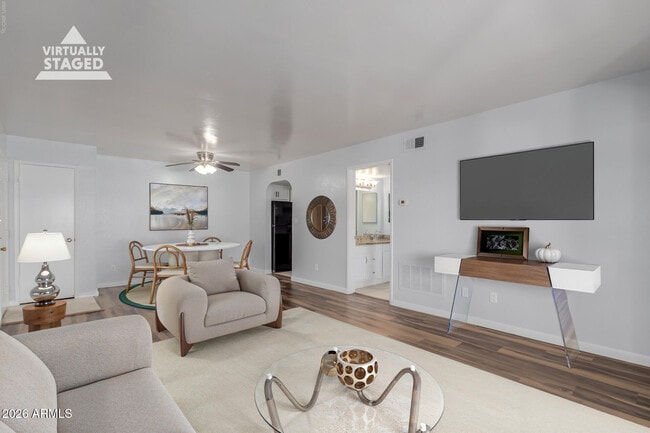 Building Photo - 10444 N 69th St Unit Apt 206