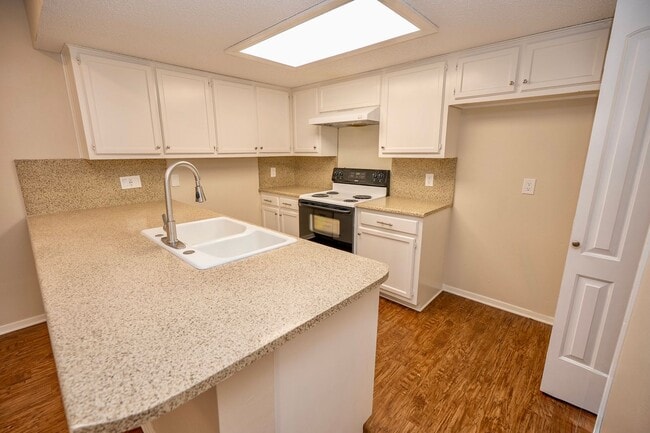 Photo - Updated 3-Bedroom Townhome with First-Floor Primary Suite