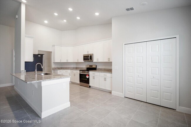 Photo - 918 Algardi St SE