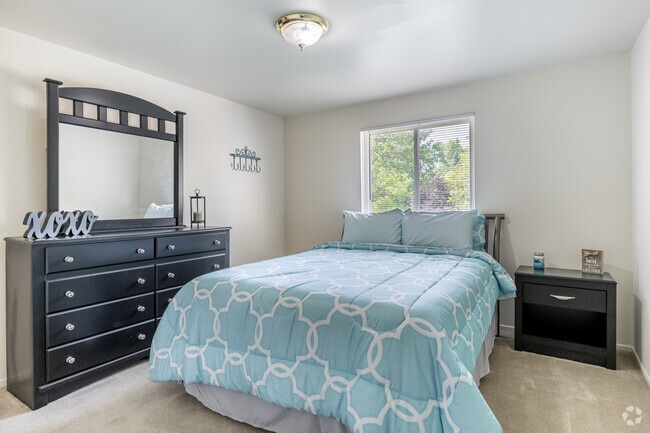 2BR, 1BA - 850SF - Primary Bedroom