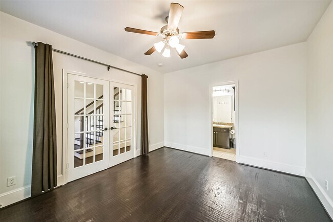 Photo - 1049 W 22nd St Unit C