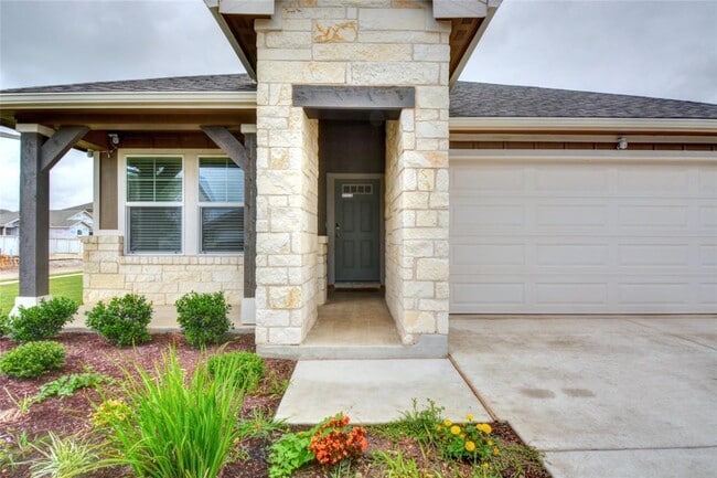 Building Photo - 257 Fossil Dr Rental