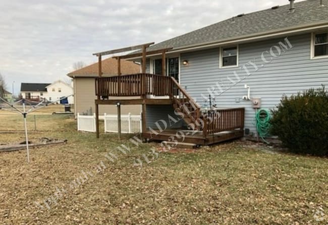 Building Photo - Nice 3 Bed 2 Bath Duplex in KCMO-Available... Rental