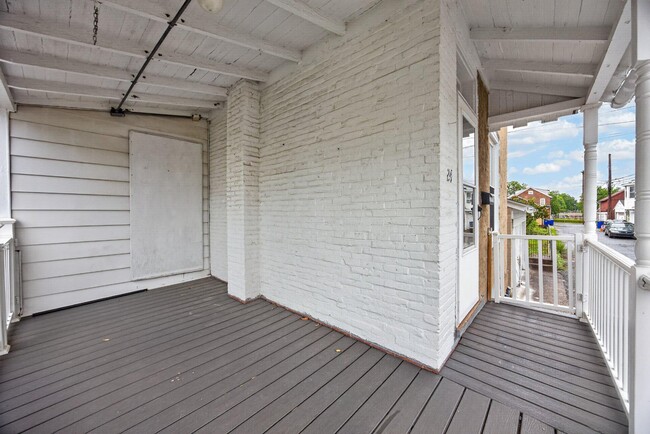 Photo - 24 E 5th St