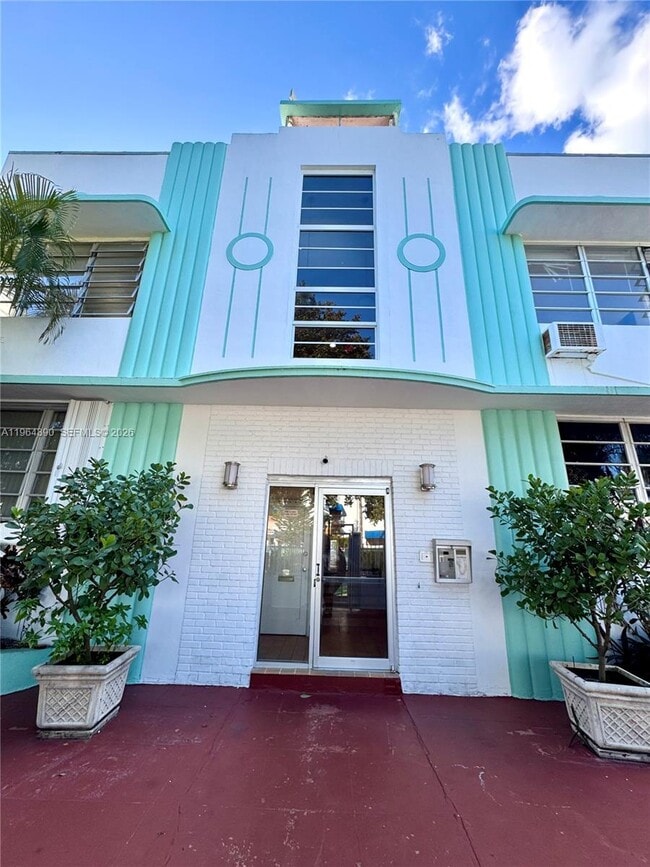 Building Photo - 760 Jefferson Ave Unit 10