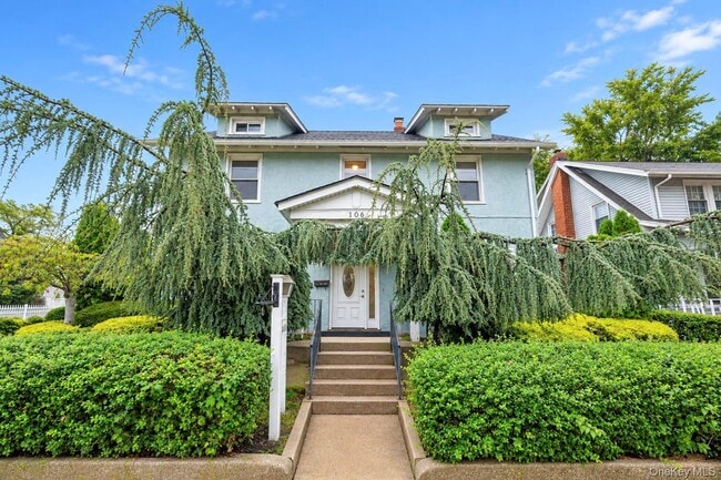 108 Hempstead Ave