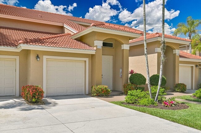 Photo - NOW AVAILABLE - Gorgeous Condo in Huntington Lakes!