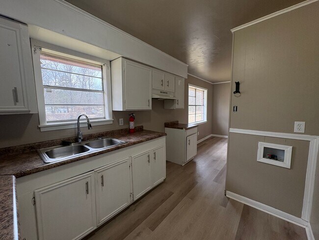 Photo - Very nice 3 bedroom/1&1/2 bathroom